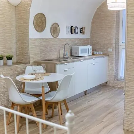 Macarth Modern Centro * Neapol